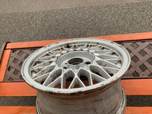 Laden Sie das Bild in den Galerie-Viewer, 1x Alufelge 14 Zoll 6.5&quot; 4x100 30ET Glanz Silber 2225540 BMW E30 Rim Wheel