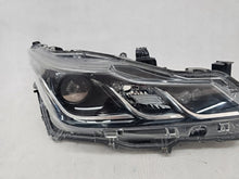Laden Sie das Bild in den Galerie-Viewer, Frontscheinwerfer Toyota Corolla 81110-2T31-00 Rechts Scheinwerfer Headlight