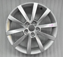 Laden Sie das Bild in den Galerie-Viewer, 1x Alufelge 16 Zoll 6.0&quot; 5x100 38ET Glanz Silber 657601025 Skoda Scala Kamiq