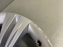 Laden Sie das Bild in den Galerie-Viewer, 1x Alufelge 17 Zoll 7.5" 5x120 37ET Glanz Silber 6796239 BMW Rim Wheel FEL5262031590pt