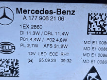 Laden Sie das Bild in den Galerie-Viewer, Frontscheinwerfer Mercedes-Benz W177 A1779062106 Vorderseite Headlight SCH2477872727vv
