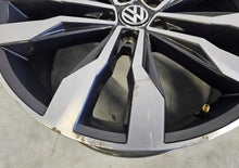 Laden Sie das Bild in den Galerie-Viewer, 1x Alufelge 19 Zoll 8.0&quot; 5x112 47ET 2GA601025F VW Rim Wheel