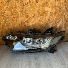 Laden Sie das Bild in den Galerie-Viewer, Frontscheinwerfer Mitsubishi Outlander III 8301CB-64 8301CB-60 Ein Satz