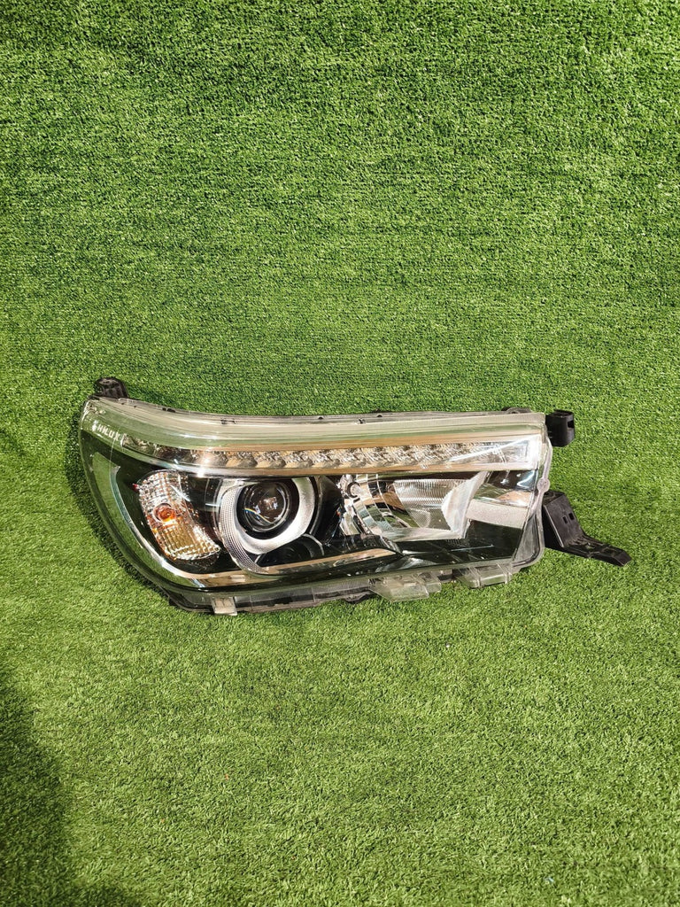 Frontscheinwerfer Toyota Hilux VIII CSC28960 Rechts Scheinwerfer Headlight SCH4811469847xv