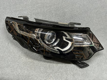 Laden Sie das Bild in den Galerie-Viewer, Frontscheinwerfer Land Rover I Sport Discovery FK72-13W029-EG Xenon Rechts SCH6932131531mq