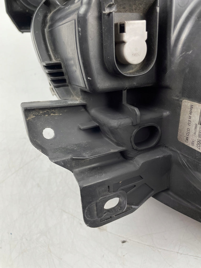 Frontscheinwerfer Renault Clio III 8200865607 Ein Stück (Rechts oder Links) SCH2613183746iw