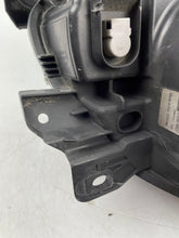 Laden Sie das Bild in den Galerie-Viewer, Frontscheinwerfer Renault Clio III 8200865607 Ein Stück (Rechts oder Links) SCH2613183746iw