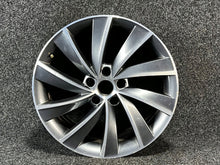 Load image into Gallery viewer, 1x Alufelge 18 Zoll 3V0601025L Skoda Superb Iii Rim Wheel FEL3902699217zq