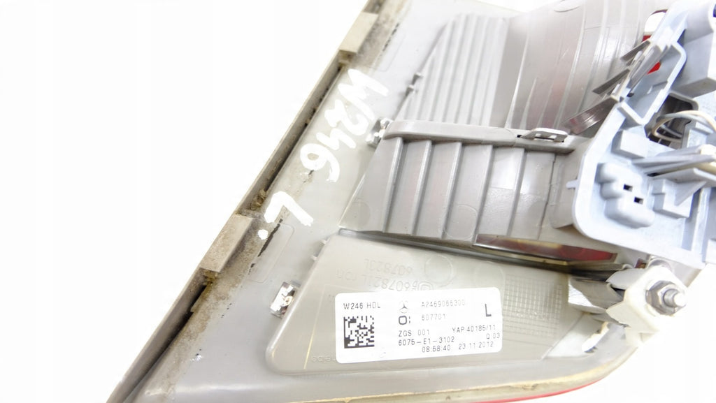 Rückleuchte Mercedes-Benz W246 A2469066300 Links Rearlight