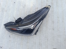 Laden Sie das Bild in den Galerie-Viewer, Frontscheinwerfer Toyota Aygo 81170-0H210 LED Links Scheinwerfer Headlight SCH5117929115oh