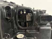 Load image into Gallery viewer, Frontscheinwerfer BMW X3 G01 G02 7466119 LED Ein Stück (Rechts oder Links) SCH8084035867qr