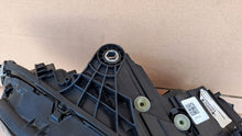 Laden Sie das Bild in den Galerie-Viewer, Frontscheinwerfer Mercedes-Benz W206 A2069066204 LED Rechts Headlight SCH1708743685vf