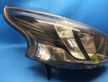 Laden Sie das Bild in den Galerie-Viewer, Frontscheinwerfer Opel Vivaro B Trafic III 260104643R 96461905 Rechts Headlight SCH2544632800wp