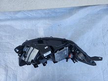 Laden Sie das Bild in den Galerie-Viewer, Frontscheinwerfer Iveco I 10R050080 Links Scheinwerfer Headlight SCH8071504070bu