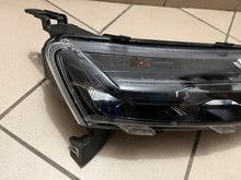 Load image into Gallery viewer, Frontscheinwerfer Dacia Spring 266008993R LED Rechts Scheinwerfer Headlight