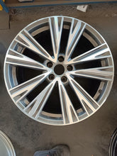 Load image into Gallery viewer, 1x Alufelge 20 Zoll 8.5" 5x112 43ET Glanz 4K0601025J Audi A6 Rim Wheel FEL8018513173wa