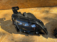 Laden Sie das Bild in den Galerie-Viewer, Frontscheinwerfer Renault 5 V LED Ein Stück (Rechts oder Links) Headlight