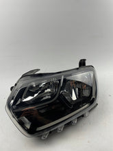Load image into Gallery viewer, Frontscheinwerfer Dacia Duster 260609367R Ein Stück (Rechts oder Links)