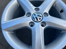 Load image into Gallery viewer, 1x Alufelge 15 Zoll 6.5&quot; 5x112 5K0071495 VW Passat Rim Wheel