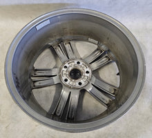 Load image into Gallery viewer, 1x Alufelge 18 Zoll 7.0" 5x112 43ET Glanz Silber 5NA601025M VW Tiguan Rim Wheel FEL7261626882mh