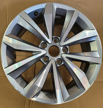 Laden Sie das Bild in den Galerie-Viewer, 1x Alufelge 17 Zoll 7.0" 5x112 45ET 2GA601025P VW T-Roc I Rim Wheel FEL2456737423za