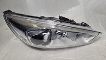 Load image into Gallery viewer, Frontscheinwerfer Ford Focus F1EB-13005-AD Xenon Rechts Scheinwerfer Headlight SCH4955851333gs