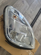 Laden Sie das Bild in den Galerie-Viewer, Frontscheinwerfer Iveco Daily III IV 69500010 Rechts Scheinwerfer Headlight SCH1828747236ed
