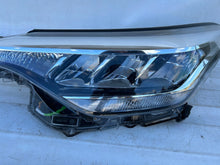 Laden Sie das Bild in den Galerie-Viewer, Frontscheinwerfer Toyota Chr 81150-F4180-00 LED Ein Stück (Rechts oder Links)