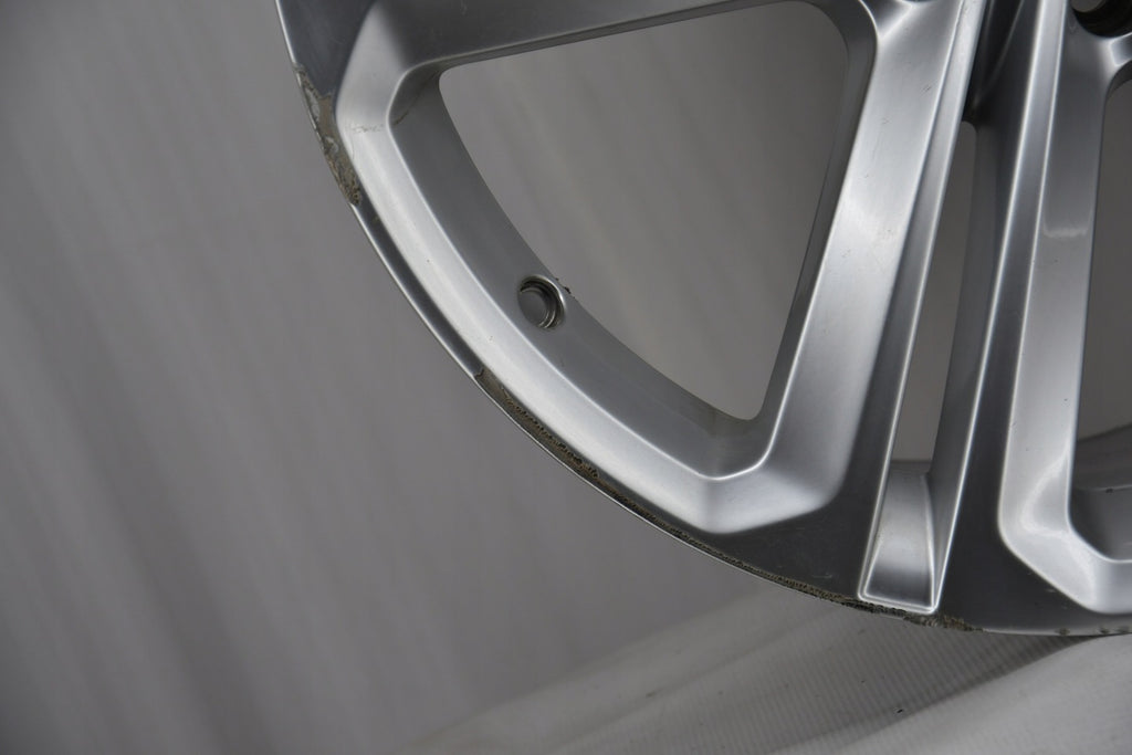 1x Alufelge 19 Zoll 9.0" 5x112 33ET 5N0601025T VW Rim Wheel