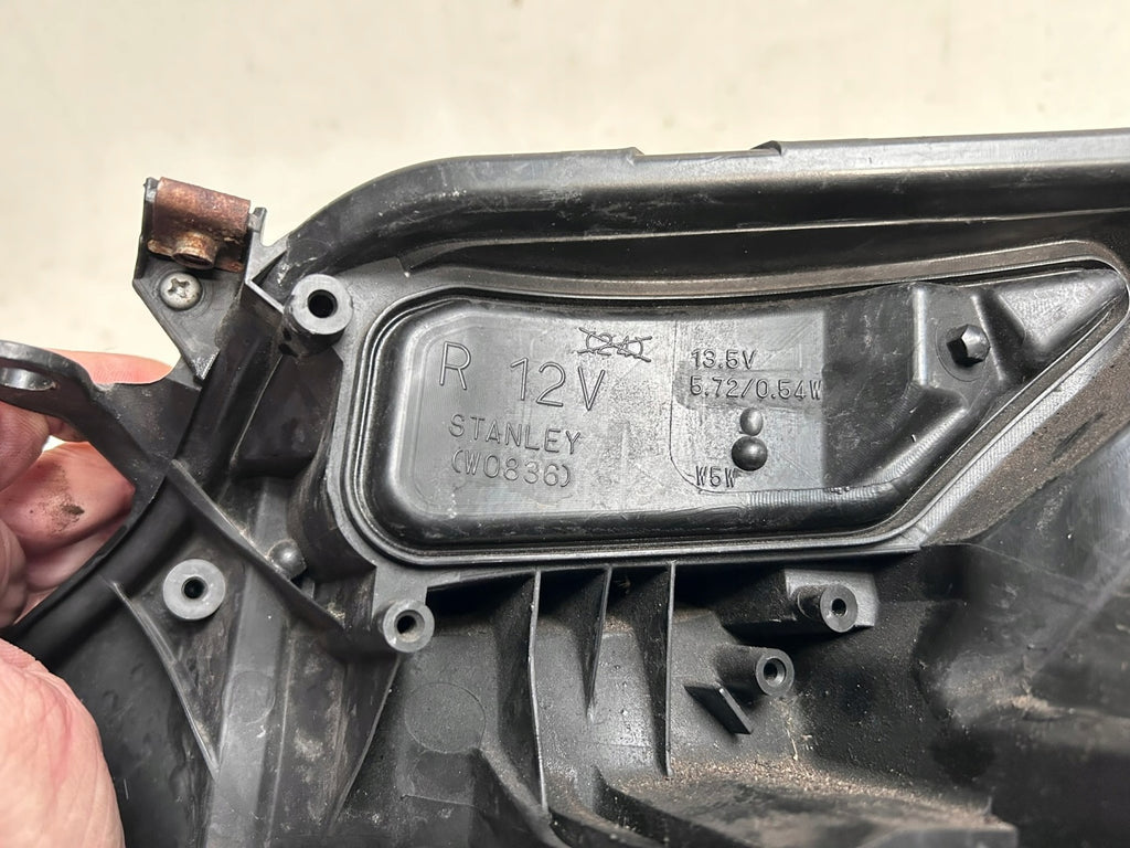 Frontscheinwerfer Toyota Rav 4 W0836 Ein Satz Scheinwerfer Headlight SCH8425900431zc