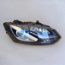 Laden Sie das Bild in den Galerie-Viewer, Frontscheinwerfer VW Polo 6r Xenon Rechts Scheinwerfer Headlight