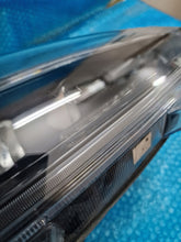 Load image into Gallery viewer, Frontscheinwerfer Ford Fiesta H1BB-13E014-CE Rechts Scheinwerfer Headlight