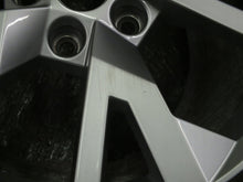 Laden Sie das Bild in den Galerie-Viewer, 1x Alufelge 17 Zoll 7.0&quot; 5x112 45ET Glanz Silber 5E0601025 Skoda Rim Wheel