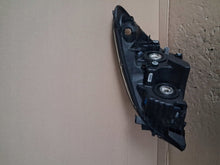 Laden Sie das Bild in den Galerie-Viewer, Frontscheinwerfer Toyota Corolla Verso Rechts Scheinwerfer Headlight SCH3993683658le