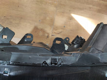 Laden Sie das Bild in den Galerie-Viewer, Frontscheinwerfer Honda Cr-V W0780 Links Scheinwerfer Headlight SCH1048961716aq