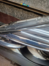 Load image into Gallery viewer, Frontscheinwerfer Toyota Yaris LED Ein Satz Scheinwerfer Headlight