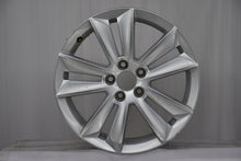 Laden Sie das Bild in den Galerie-Viewer, 1x Alufelge 17 Zoll 7.0&quot; 5x108 40 5ET Glanz Silber 31471309 Volvo Rim Wheel