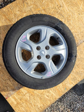 Laden Sie das Bild in den Galerie-Viewer, 1x Alufelge 15 Zoll 6.0" 4x100 40ET Glanz Graphit 403006822R Dacia Rim Wheel FEL2118067948tu
