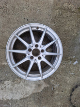 Laden Sie das Bild in den Galerie-Viewer, 1x Alufelge 17 Zoll 6.5&quot; 5x112 A2464010102 Mercedes-Benz Rim Wheel