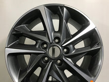 Laden Sie das Bild in den Galerie-Viewer, 1x Alufelge 17 Zoll 7.0&quot; 5x112 53ET 52910-G4700 Hyundai Rim Wheel