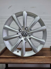 Load image into Gallery viewer, 1x Alufelge 17 Zoll 6.5&quot; 5x112 38ET Glanz Graphit 5NA071497A VW Tiguan Rim Wheel