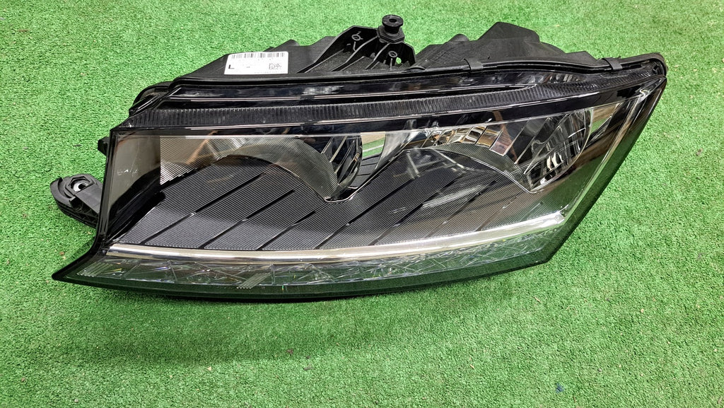 Frontscheinwerfer Skoda Fabia III 6V1941015D Links Scheinwerfer Headlight