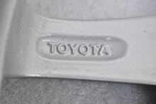 Load image into Gallery viewer, 1x Alufelge 16 Zoll 6.5&quot; 5x114.3 45ET Glanz Silber 42611YY500 Mg Corolla