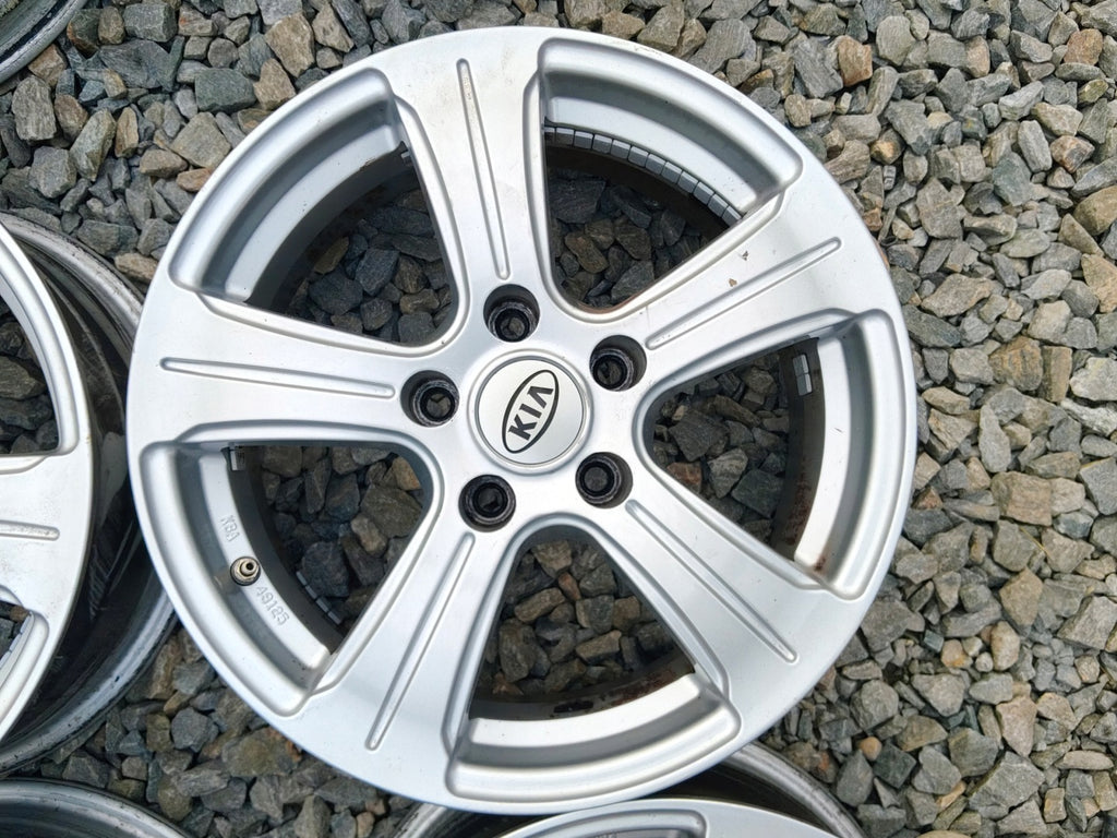 4x Alufelge 16 Zoll 6.5" 5x114.3 31ET Glanz Silber Hyundai I Rim Wheel FEL9105965318hc
