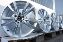 Laden Sie das Bild in den Galerie-Viewer, 4x Alufelge 18 Zoll 8.0" 5x112 45ET Glanz Silber A2074011102 Mercedes-Benz FEL5671104675va
