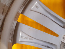 Load image into Gallery viewer, 1x Alufelge 18 Zoll 8.0" 5x120 30ET Glanz Silber 6775403 BMW Rim Wheel FEL4079132224um