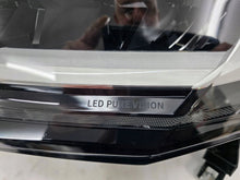 Laden Sie das Bild in den Galerie-Viewer, Frontscheinwerfer Renault Captur 260604753R Links Scheinwerfer Headlight SCH4086650339ky