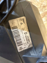 Laden Sie das Bild in den Galerie-Viewer, Frontscheinwerfer 9682828280 9682828180 Ein Stück (Rechts oder Links) Headlight