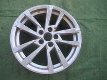 Laden Sie das Bild in den Galerie-Viewer, 1x Alufelge 17 Zoll 7.5" 5x112 51ET Glanz Silber 8V0601025CS Audi A3 Rim Wheel FEL2631186326pm