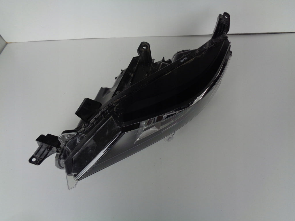 Frontscheinwerfer Mitsubishi L200 8301D377 Links Scheinwerfer Headlight